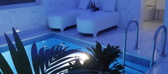 Nice villa 10 minutes drive from the airport. Close to  beach and city center. 