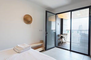 Apartamento clássico, 2 quartos, sacada | 2 quartos, roupas de cama premium, individualmente decorados