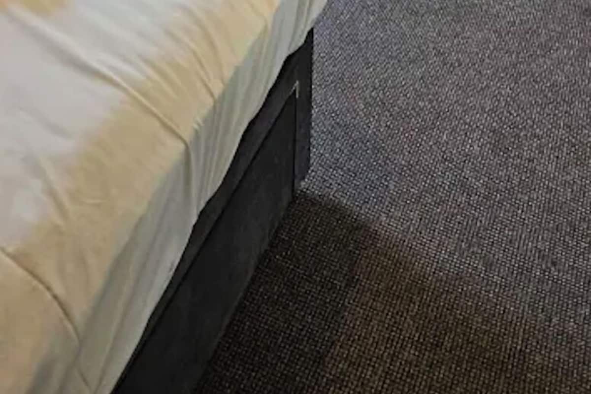 Double Room, 1 King Bed, Shared Bathroom