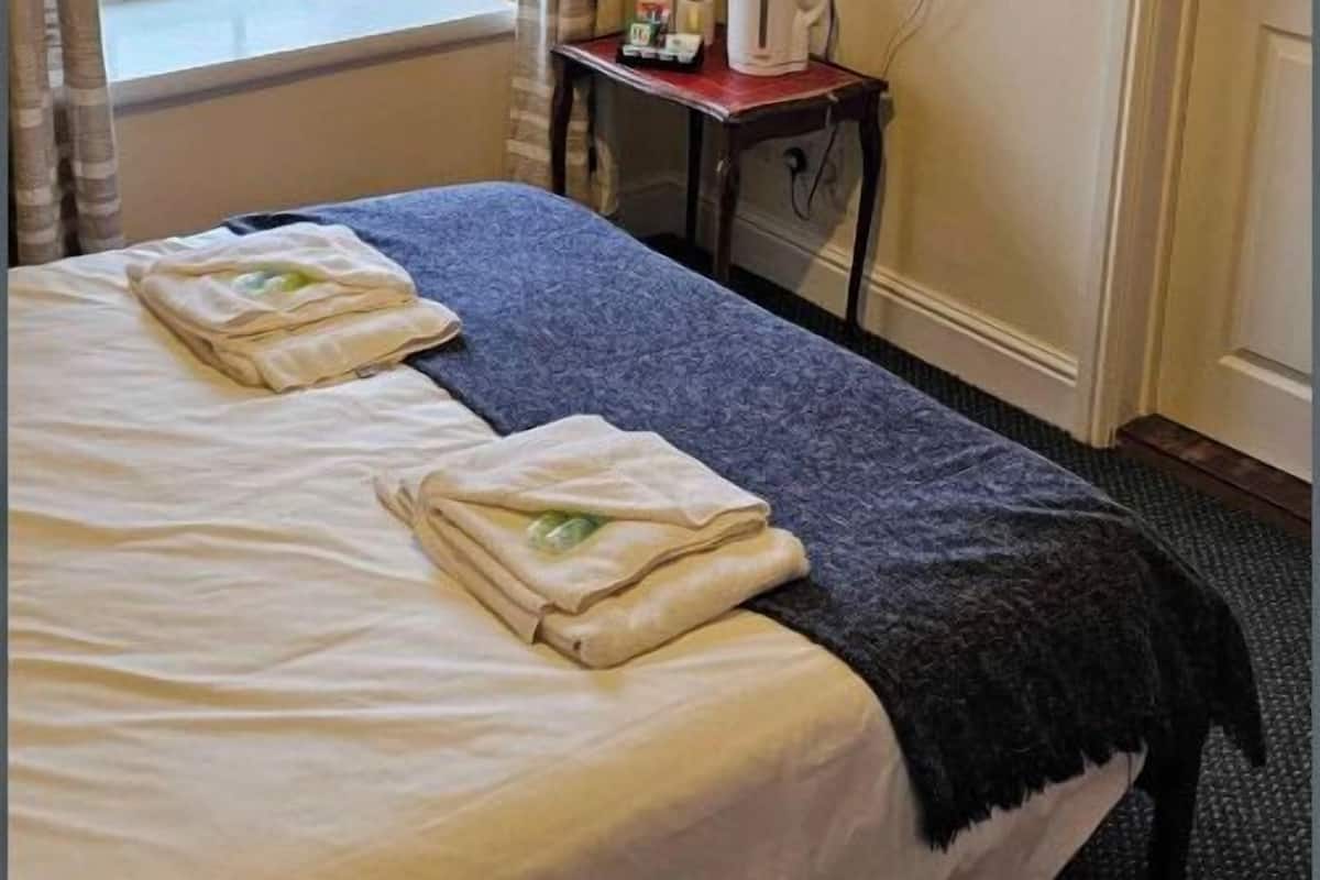 Double Room, 1 Double Bed, Shared Bathroom
