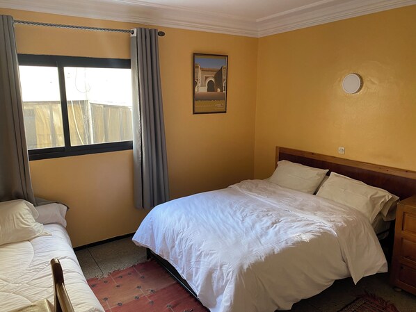 Economy Triple Room | Free WiFi, bed sheets - Hôtel Petite Suède (Agadir)