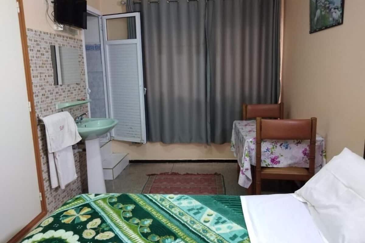 Kamar Ekonomi | Wi-Fi gratis dan seprai linen