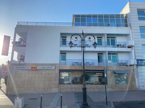 Vista frontal de la propiedad