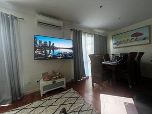 Interior - Waterloo cottage- Picturesque fishing village-comfy 3 BR, 1 bathroom. Free Wifi (Rhyll)