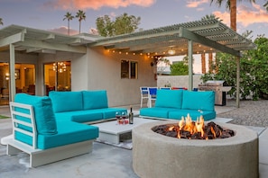 Terrace/patio - Three Amigos Ranch – Modern Palm Springs Retreat (Palm Springs)