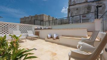 Townhouse Mewah | Teras/patio