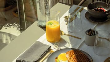 Free daily continental breakfast