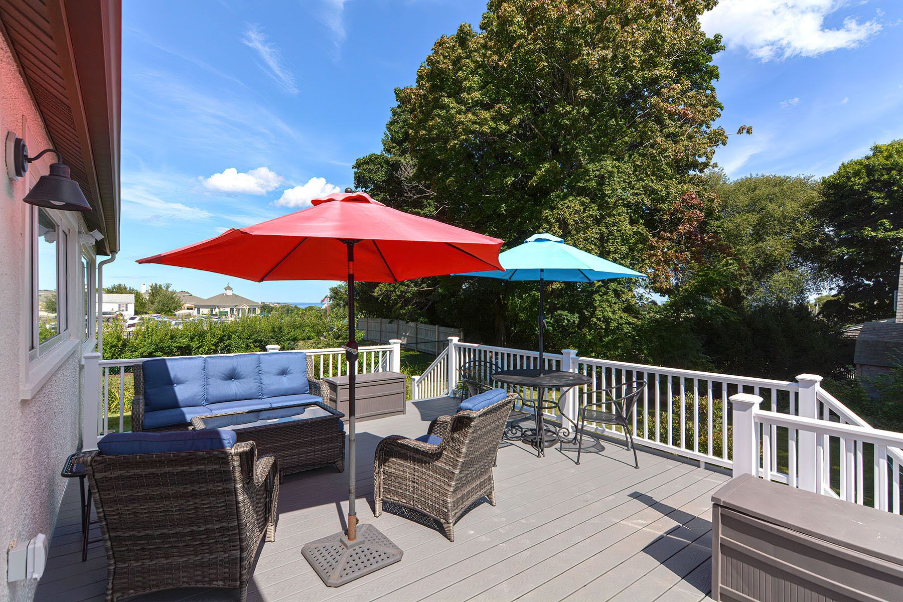Sandpiper Cottage: Lighthouse views and walk to the beach.