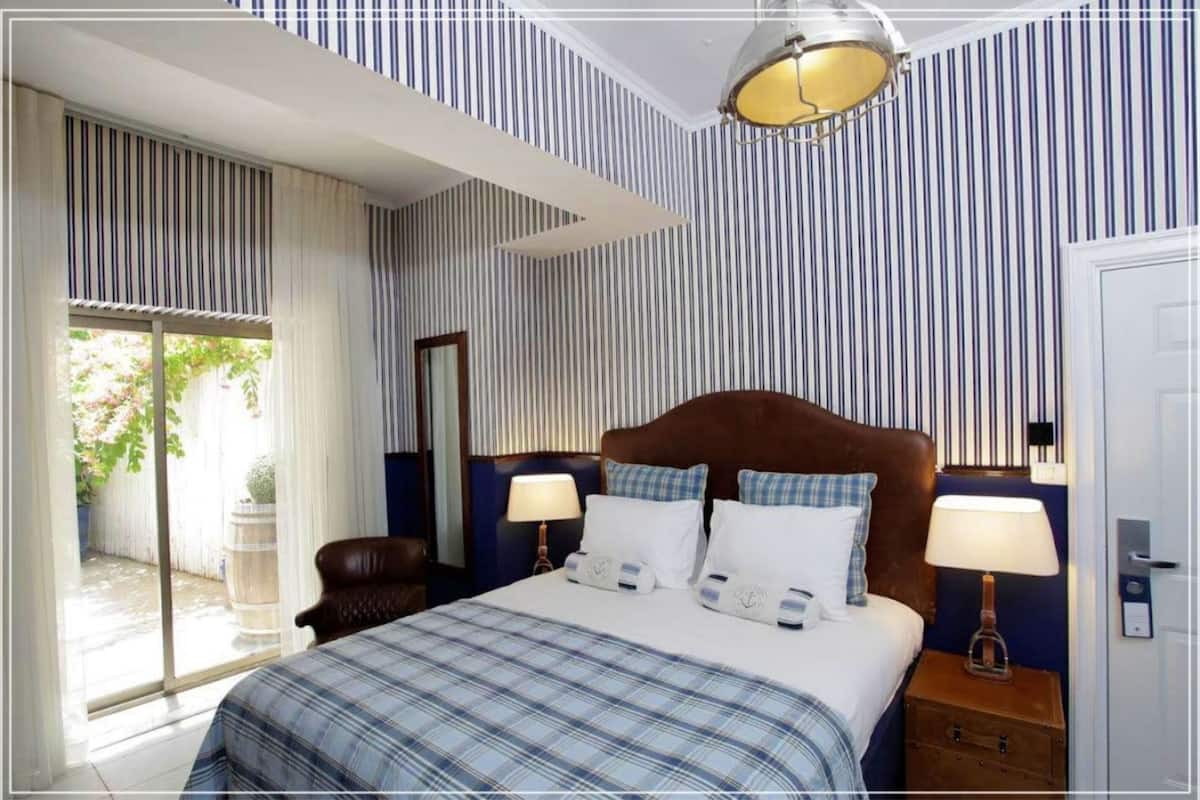 Literie hypoallergénique, minibar, coffres-forts dans les chambres