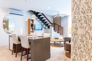 Condo, 2 Bedrooms | Dining