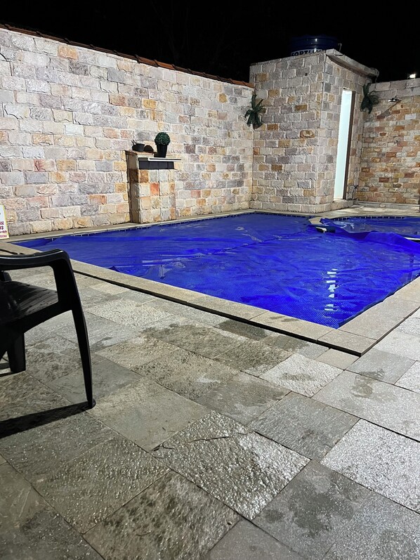 Outdoor pool, a heated pool - Casa Vitória Pirenópolis (Vila Joao Figueredo Pirenópolis)