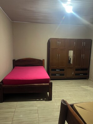4 bedrooms, iron/ironing board, free WiFi