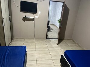 4 bedrooms, iron/ironing board, free WiFi