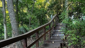 A wooden staircase with railings, surrounded by trees and foliage. - 🌊 Lakefront Getaway with 🏖 Saltwater Pool, 🎣 Dock, 🛏 Linens Included (Moneta)