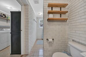 Handtücher, Seife, Toilettenpapier