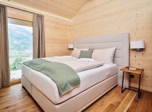 5 bedrooms, free WiFi, bed sheets
