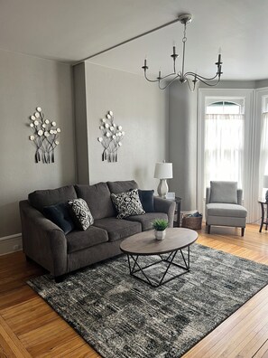 Living area - The Washington Historic Eau Claire Home (Eau Claire)