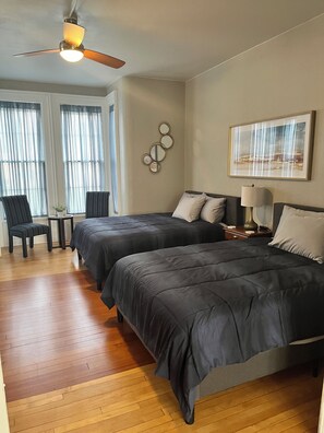 6 bedrooms, iron/ironing board, WiFi, bed sheets - The Washington Historic Eau Claire Home (Eau Claire)