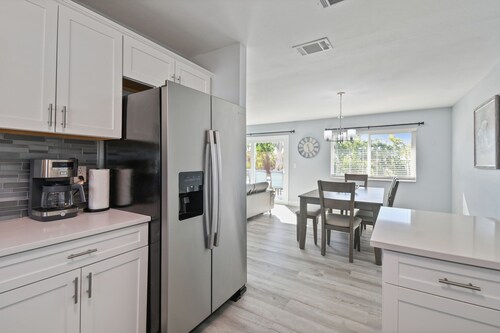 Remodeled relaxing pool home. Great location. Pet friendly 