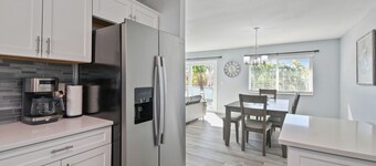 Remodeled relaxing pool home. Great location. Pet friendly 