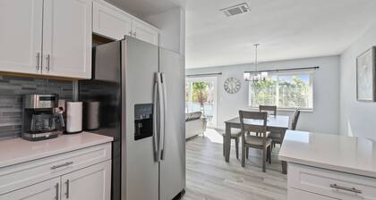 Remodeled relaxing pool home. Great location. Pet friendly