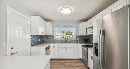 Remodeled relaxing pool home. Great location. Pet friendly