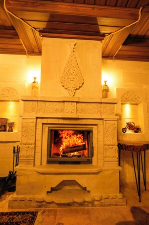 奢华套房 | 客房内保险箱、特色装修、特色家居、办公桌