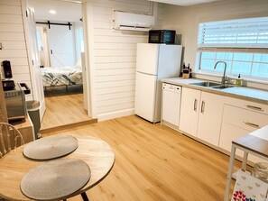 1 bedroom, desk, iron/ironing board, WiFi