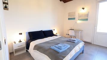 Doppelzimmer, 1 Queen-Bett, Nichtraucher, Hügelblick | Schreibtisch, Verdunkelungsvorhänge, schallisolierte Zimmer