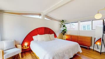 3 間睡房、書桌、熨斗/熨衫板、可攜式嬰兒床