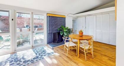 Mid-Century Treehouse with Yard and Views! AMAZING Location! Pet-friendly!