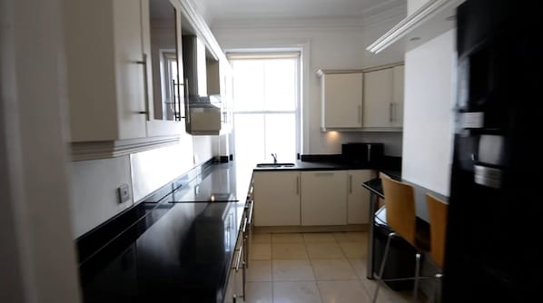 Apartment, Multiple Beds | Private kitchen | Fridge, microwave, oven, stovetop - Beautiful 2-bed Flat in London (London)