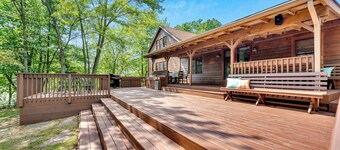 Peaceful Lakefront Cabin Retreat with Hot Tub!
