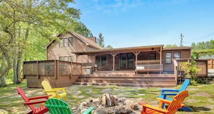 Peaceful Lakefront Cabin Retreat with Hot Tub!