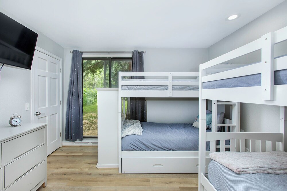 Cozy Snowmass Village, CO Ski Retreat Remodeled & Family Friendly