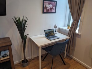 Interior - Cavern Quarters - Spacious City Centre Hub, Jacuzzi Bath - 3 Mins from Cavern (Liverpool)