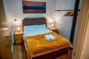 2 عدّة غرف نوم ومكواة/لوح كي وسرير سفر وواي فاي مجانًا