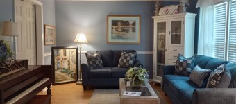 NC Lake Retreat near HPU & downtown High Point - sleeps 13