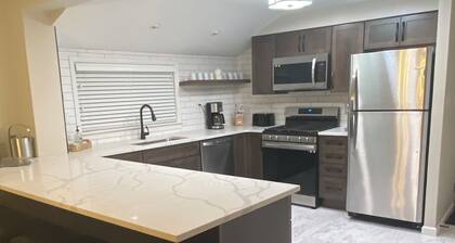 Williamsville Village Farm House Convenient location for visting Niagara Falls