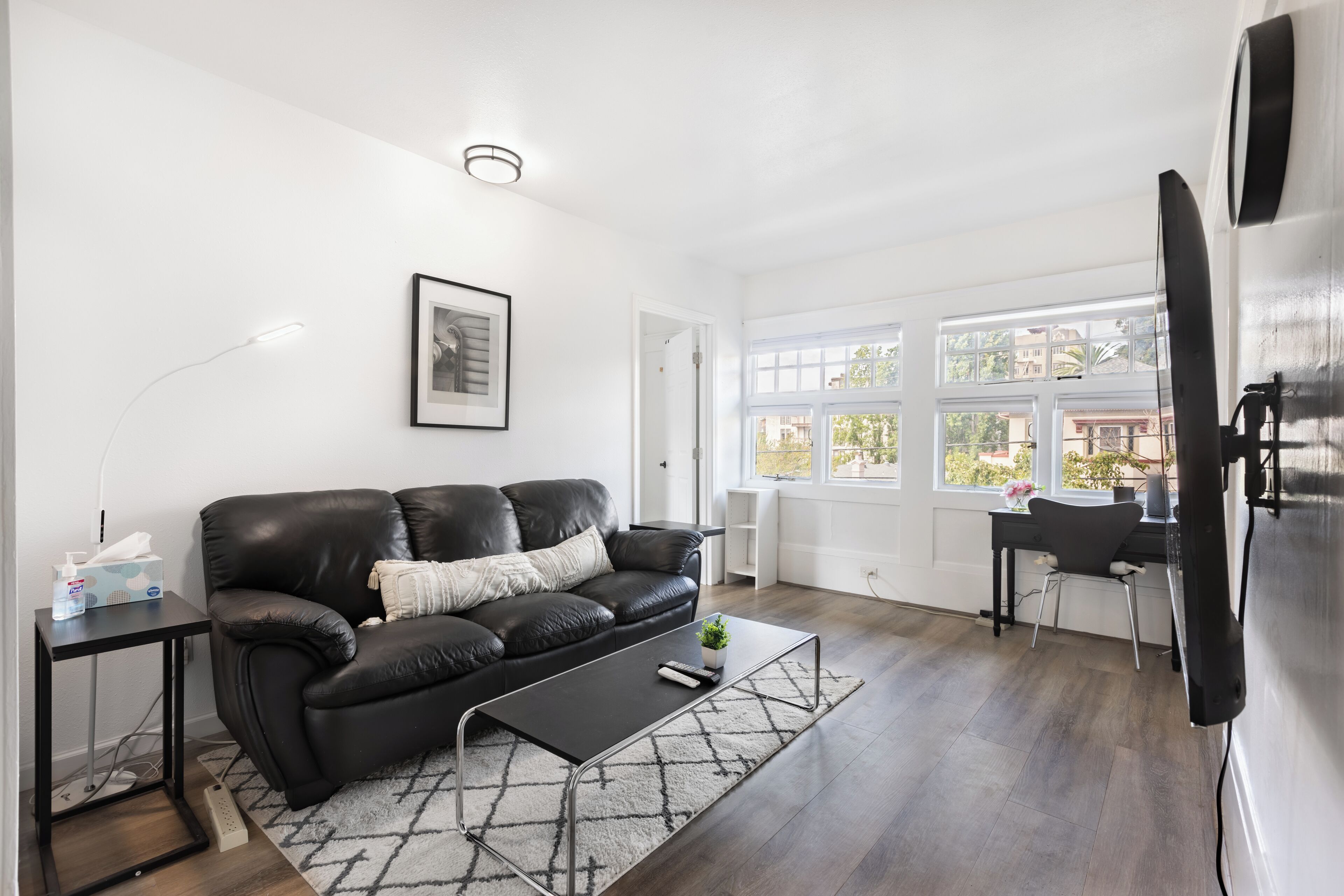 Modernized Upper Lvl 2 bedroom/1 bathroom