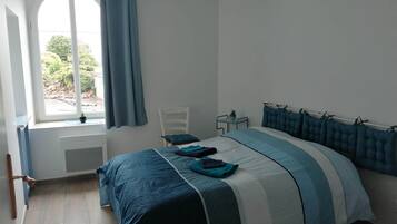 4 bedrooms, WiFi, bed sheets