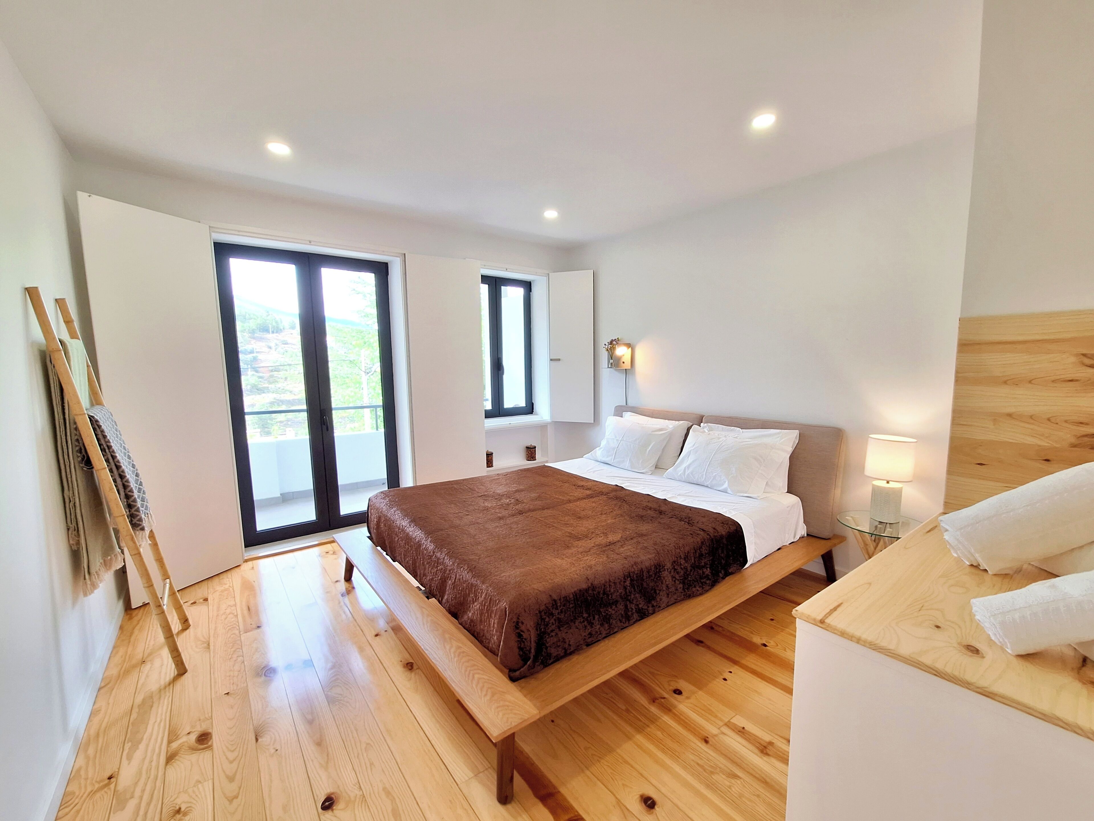 3 bedrooms, desk, soundproofing, iron/ironing board