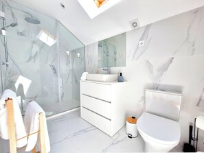 Shower, hair dryer, towels, shampoo