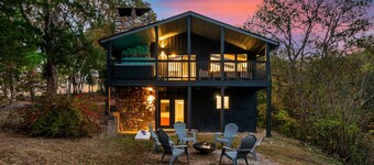 Near Top Attractions, View, Hot Tub, EV Charger, Indoor & Outdoor Games, Parking