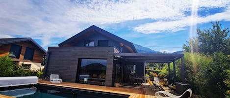 Piscina all'aperto, una piscina riscaldata