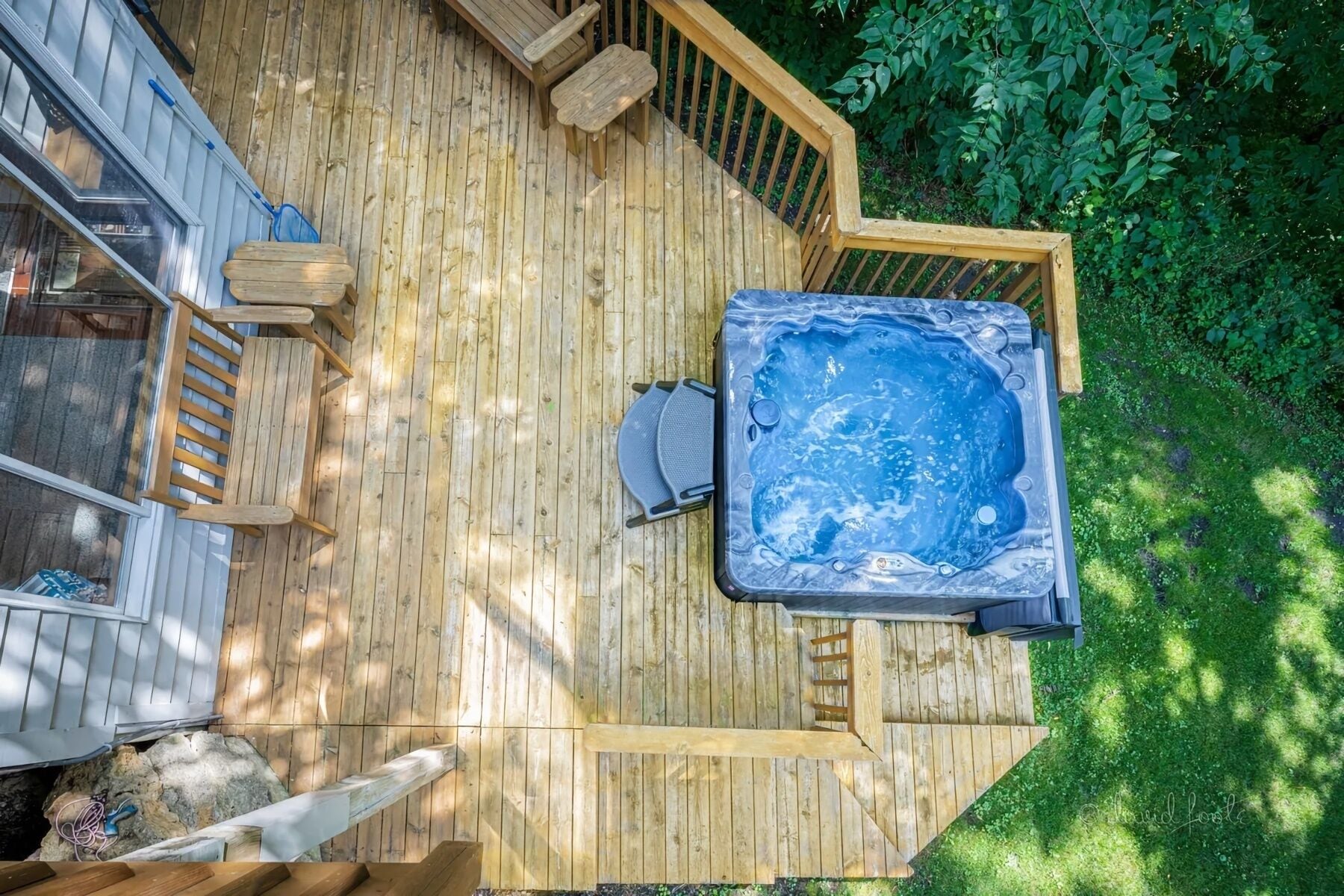 Seasonal Lake Views/HotTub/Movie Room! Cozy! Forest Vibes! Sunroom, Decks, Grill