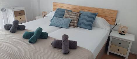 1 soverom, strykejern/-brett, wi-fi (inkludert) og sengetøy