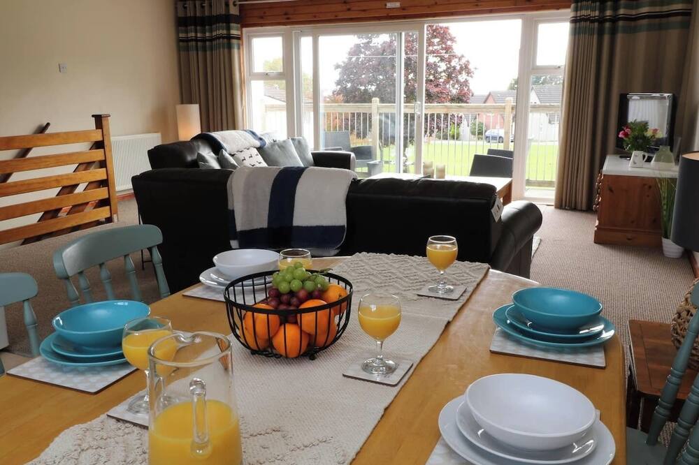 St Ann's Cottage Sleeping 4 - Situated on a Beautiful Holiday Village