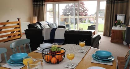 St Ann's Cottage Sleeping 4 - Situated on a Beautiful Holiday Village