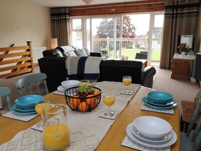 St Ann's Cottage Sleeping 4 - Situated on a Beautiful Holiday Village